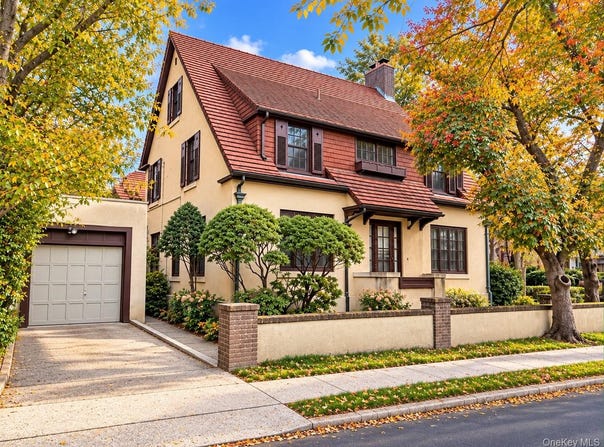 2 Ivy Close, Forest Hills, NY 11375