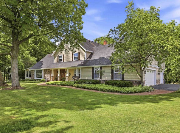 W2530 BROOKHAVEN Drive, APPLETON, WI 54915