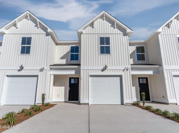 16 W Farley Drive, Hampstead, NC 28443