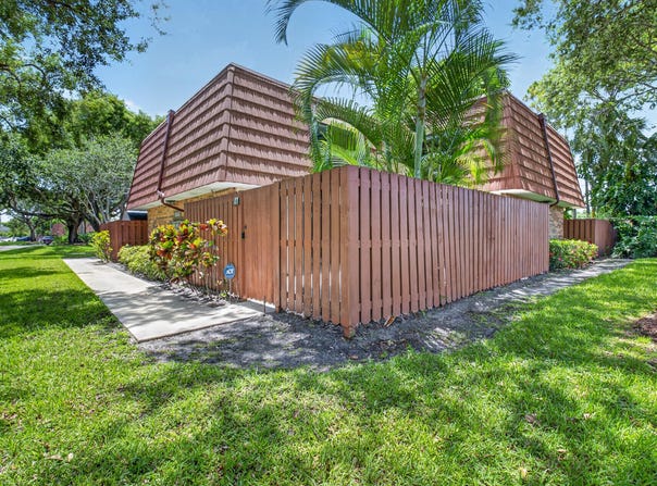 1565 Augusta Circle, Delray Beach, FL 33445