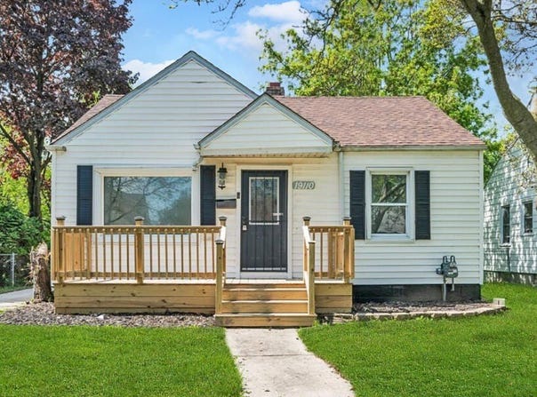 19110 Kingsville Street, Harper Woods, MI 48225