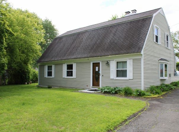 30 Grove Place, Danbury, CT 06810