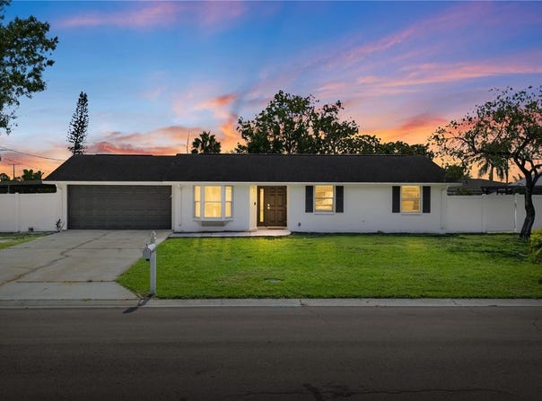 6321 FLORIDA Circle W, APOLLO BEACH, FL 33572