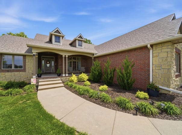 1210 E Rolling Hills Dr., Augusta, KS 67010