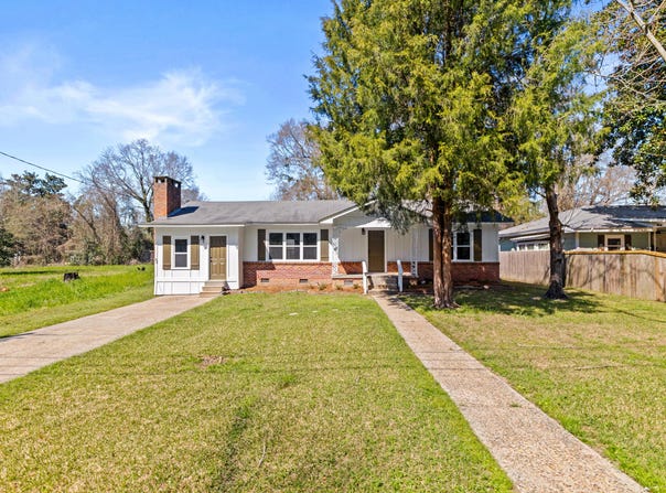 1715 Brooklane Dr., Hattiesburg, MS 39401