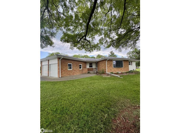13186 Cedar Hills Drive, Burlington, IA 52601