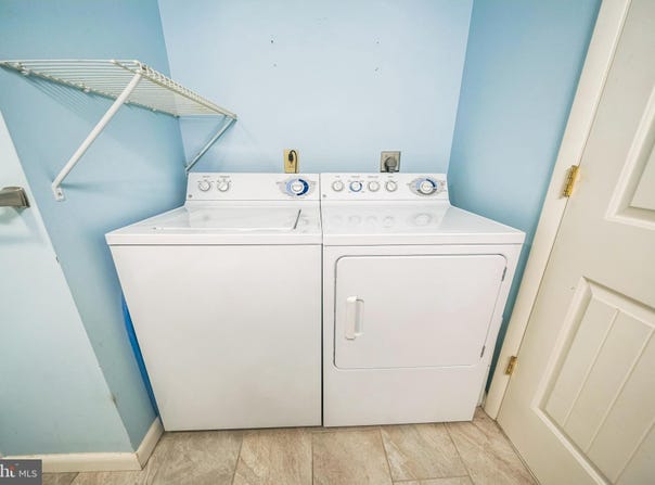 1590 ALTA DRIVE, WHITEHALL, PA 18052