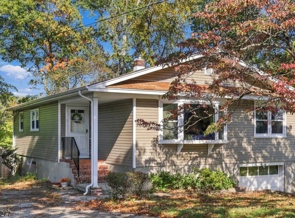 103 Ford Rd, Roxbury Twp., NJ 07850-1608
