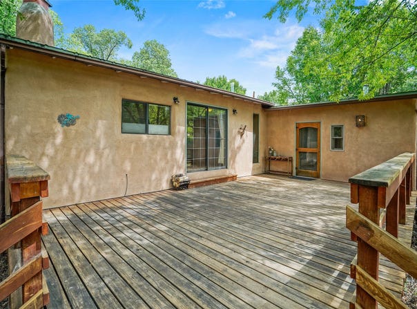 104 Guthrie Lane, Taos, NM 87571