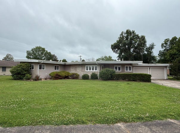 511 Montgomery Circle, Carmi, IL 62821