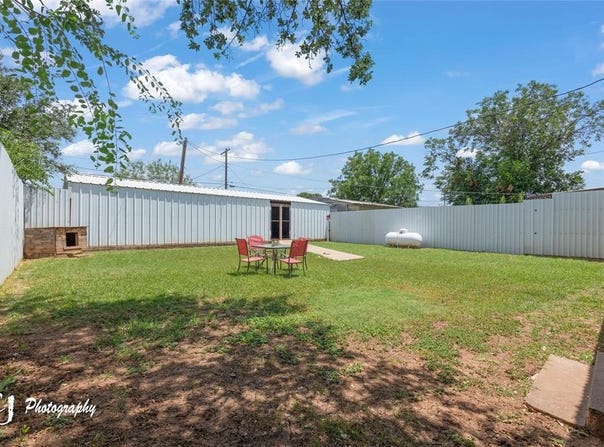231 Avenue L, Anson, TX 79501