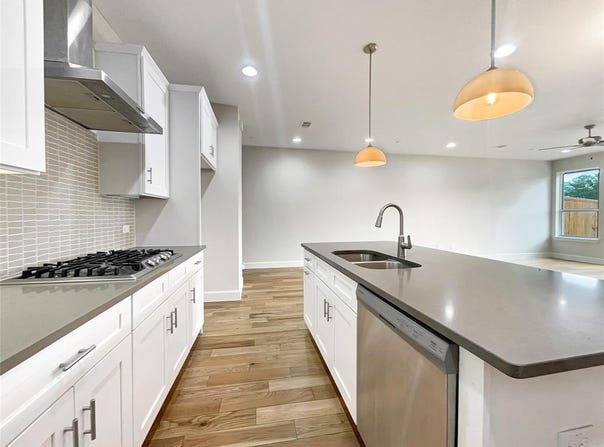 5704 Woodlands Drive, The Colony, TX 75056