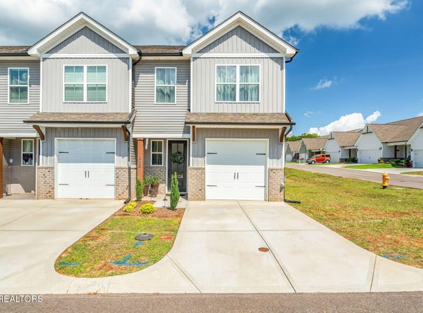 385 Harper Village Way, Lenoir City, TN 37771