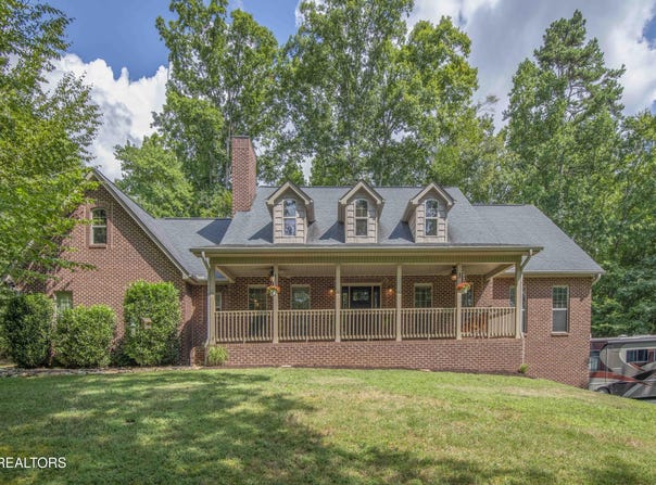 9915 Smoky Row Rd, Strawberry Plains, TN 37871