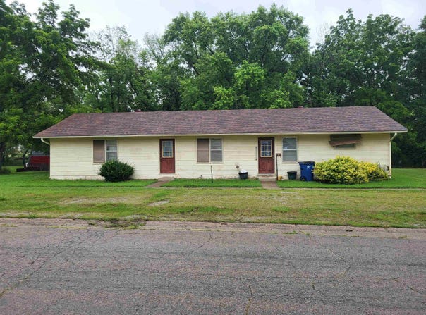 112 N Elm St, Eureka, KS 67045