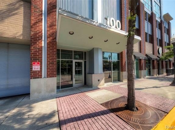 100 W 5TH ST, Royal Oak, MI 48067