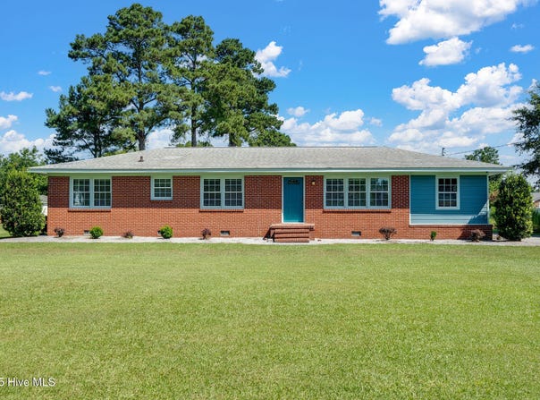 112 Mcmillan Street, Teachey, NC 28464