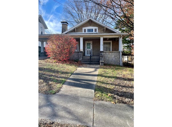 104 N High Street, Neosho, MO 64850