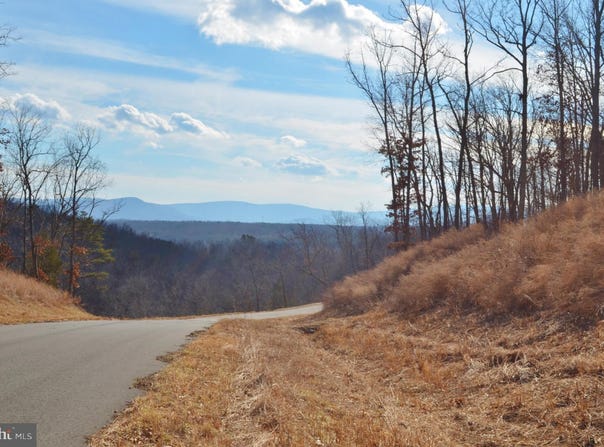 COMFORTER Lane, MIDDLETOWN, VA 22645