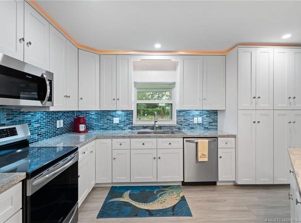 372 SE Oakridge Drive, Port St Lucie, FL 34984