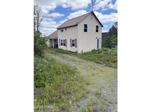 274 Hellmers Hill Road, Equinunk, PA 18417