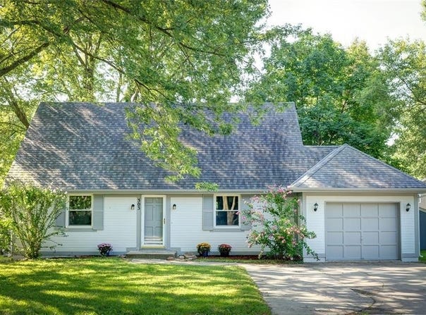 303 E 11th Street, Kearney, MO 64060