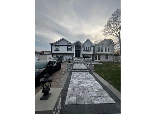 478 Mayflower Avenue, Brentwood, NY 11717