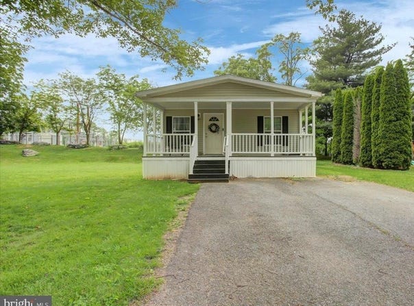 38 COLONIAL CIRCLE, SHIPPENSBURG, PA 17257