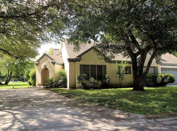 1298 Walter Ellison DR, Lockhart, TX 78644