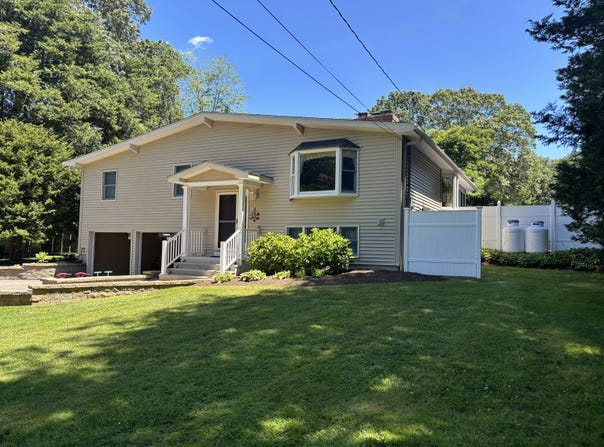 9 Lantern Lane, East Lyme, CT 06357