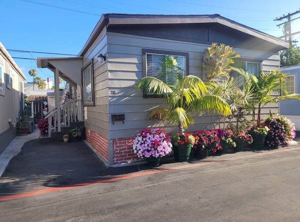525 Fairfax Dr, Costa Mesa, CA 92627