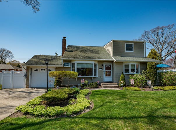 529 Myrtle Avenue, West Islip, NY 11795