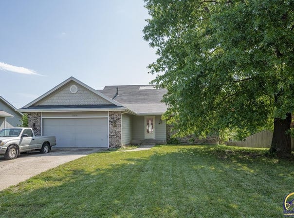 3806 SW Arvonia PL, Topeka, KS 66610
