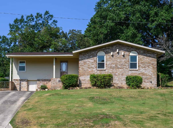 1040 GLEN OAK DRIVE, FAIRFIELD, AL 35064