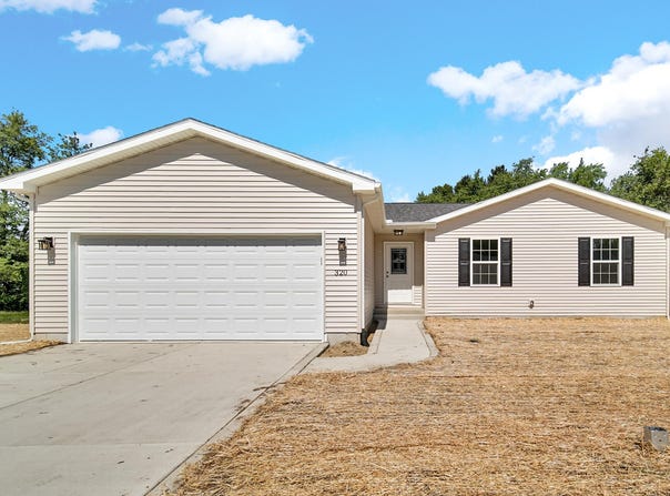 528 Oxford Road, Kingsford Heights, IN 46346