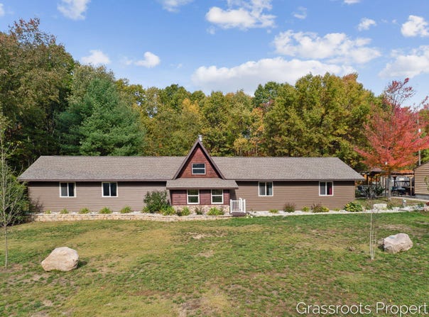 2697 N 176th Avenue, Walkerville, MI 49459