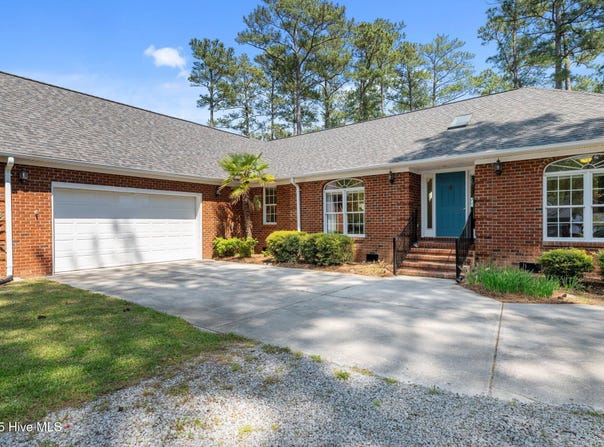 52 Shore Drive E, Oriental, NC 28571