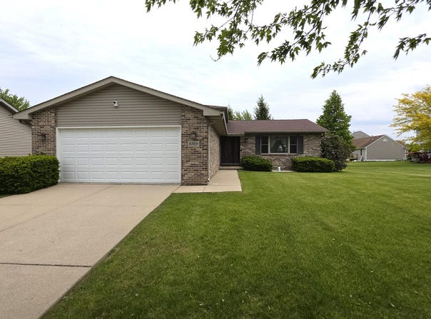 8389 Buchanan Street, Merrillville, IN 46410