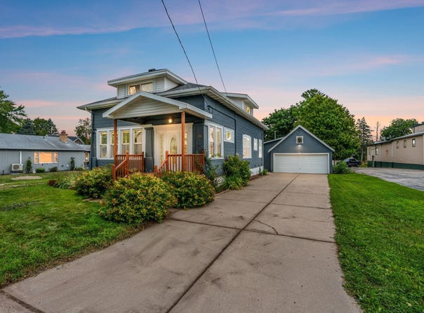 108 LILAC Drive, FRANCIS CREEK, WI 54214