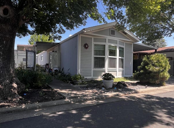 4624 S Pacific Highway, Phoenix, OR 97535
