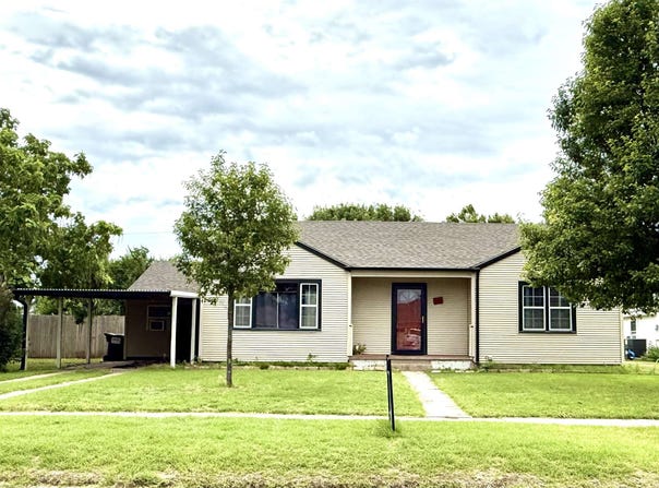 718 S Krouth St, Mooreland, OK 73852