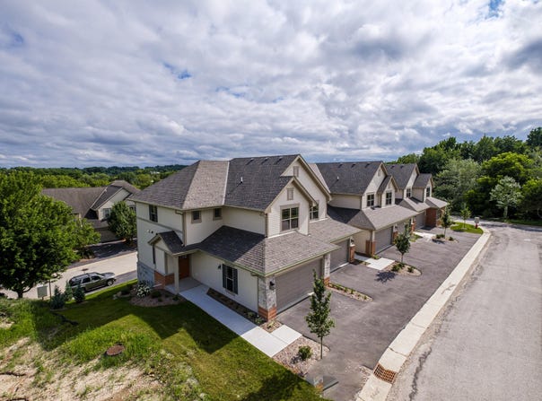 165 Aerie Cir, Brookfield, WI 53045