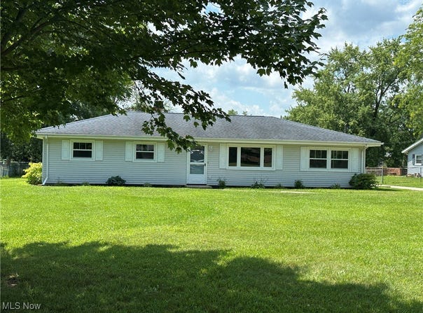 927 Gaynelle Avenue, Streetsboro, OH 44241