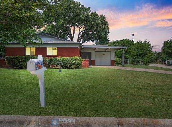 400 Mckown Drive, Mansfield, TX 76063