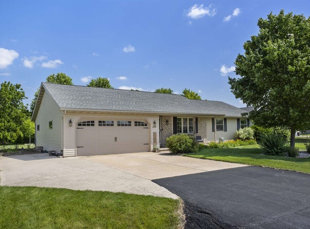 W3268 HEARTLAND Court, APPLETON, WI 54915-4086