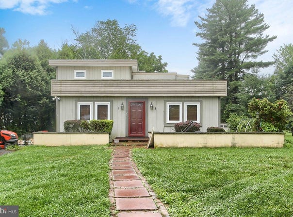 911 NIXON DRIVE, MECHANICSBURG, PA 17055