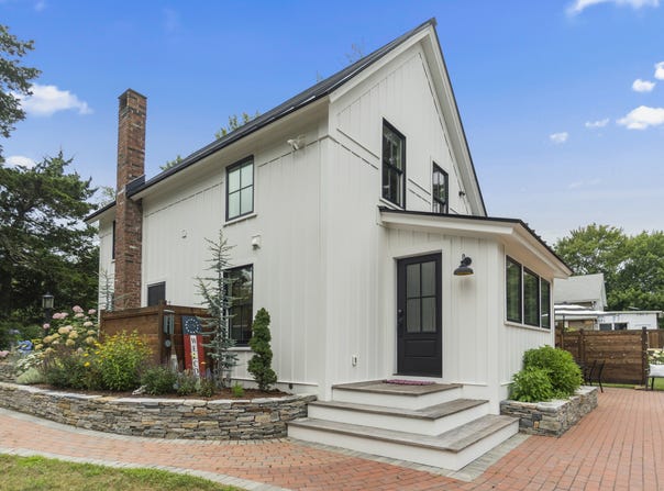 176 Great Neck Road, Waterford, CT 06385