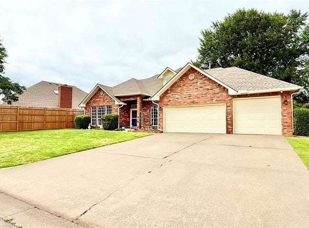 9977 Birkenhead Court, Yukon, OK 73099