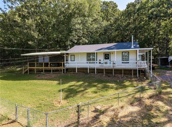 918 Barton Hill  LN, Mountainburg, AR 72946