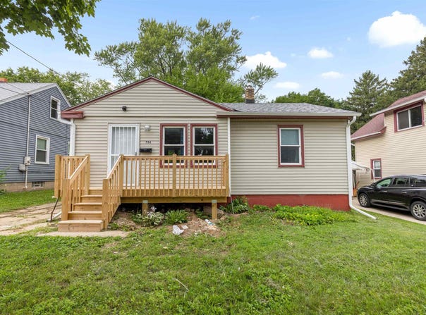 706 N Independence, ROCKFORD, IL 61101